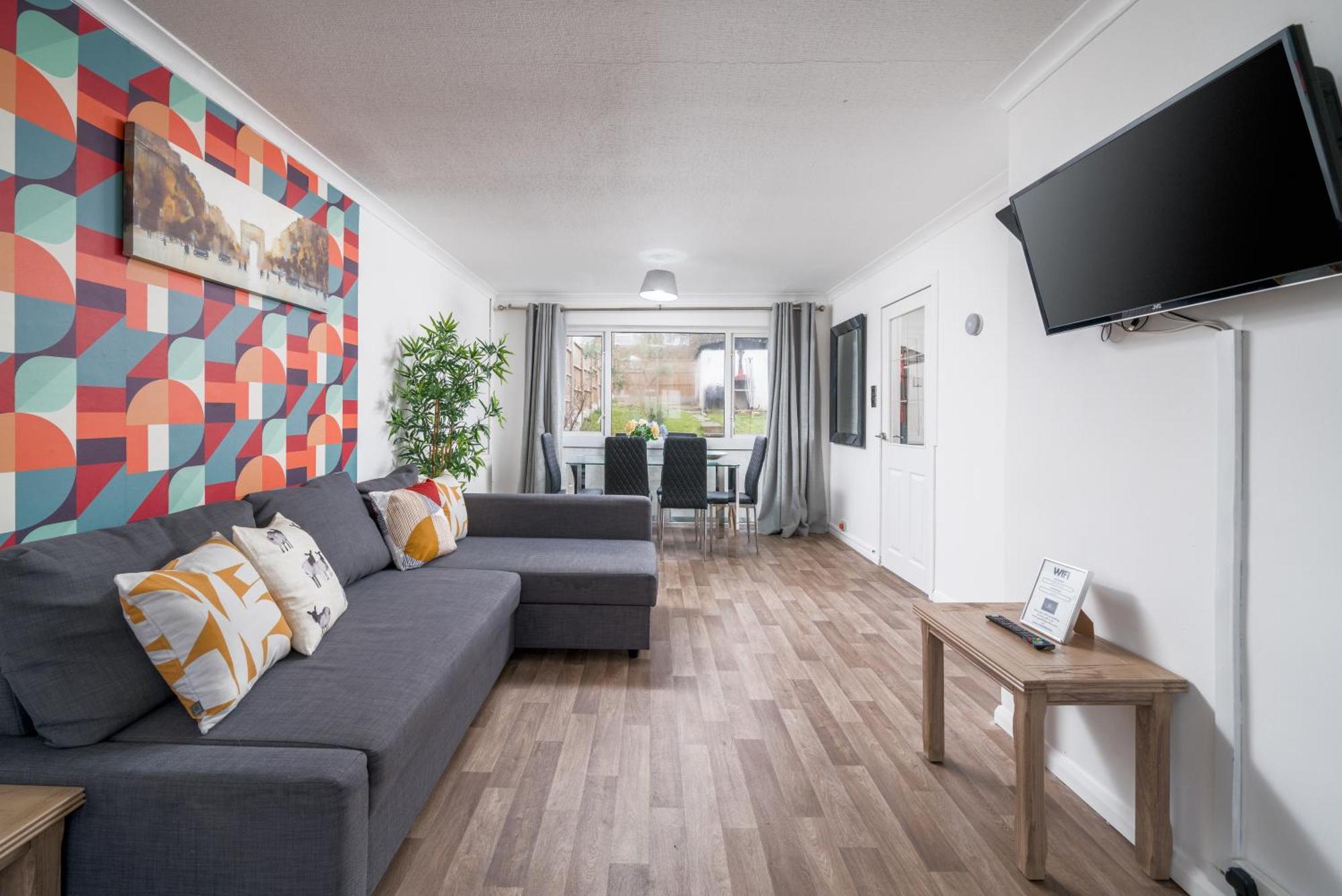 Skyvillion-Stevenage Amazing 3Bed House, Garden, Free Off Street Parking For 2 Cars, Wifi Apartment Exterior photo