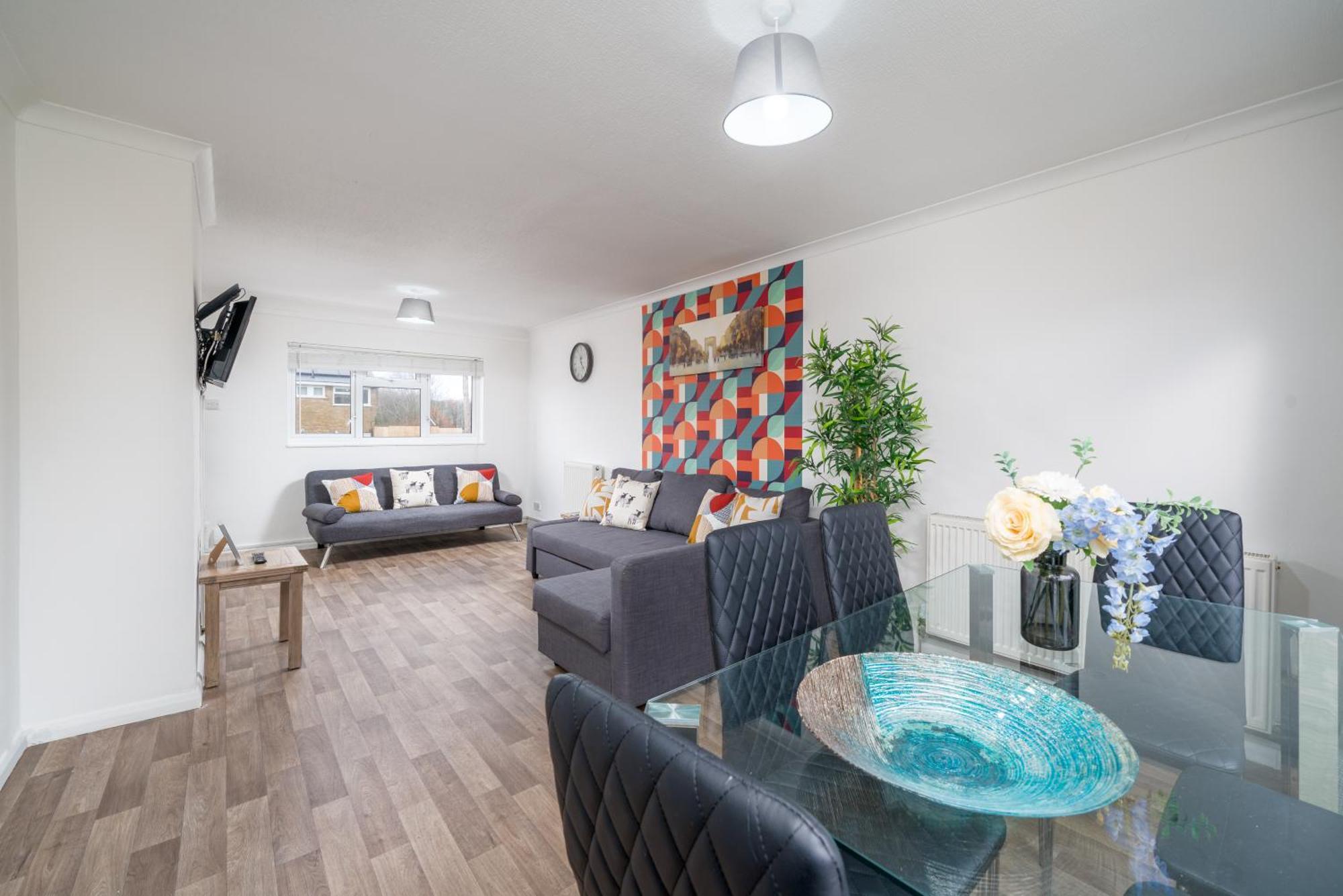 Skyvillion-Stevenage Amazing 3Bed House, Garden, Free Off Street Parking For 2 Cars, Wifi Apartment Exterior photo